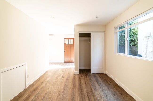 Building Photo - 1346  S Dunsmuir Ave -1/2