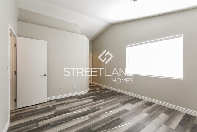 Building Photo - REDUCED!