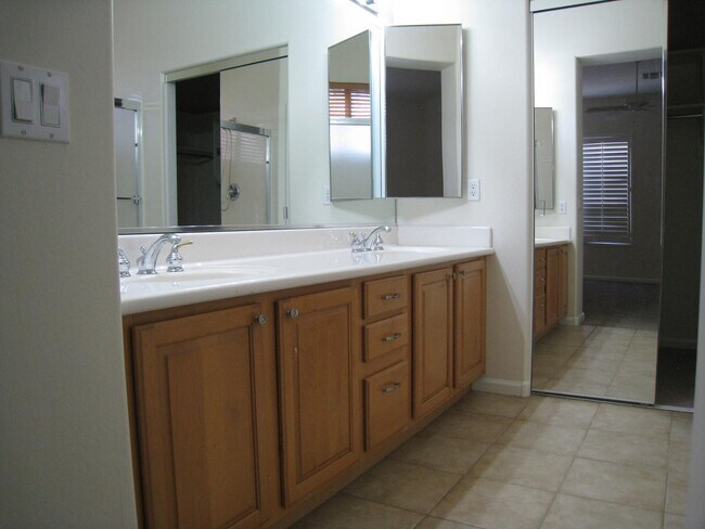 Foto del edificio - 11104 N 110th Pl