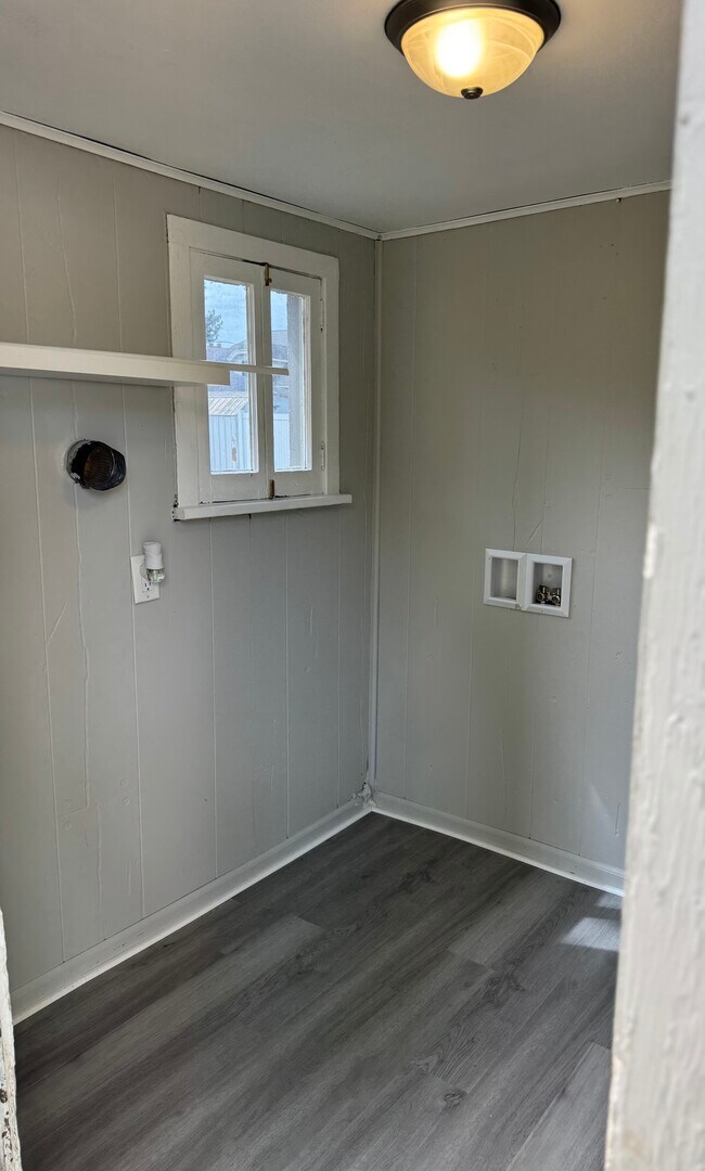 Entrada/Lavandería - 1220 Moore St