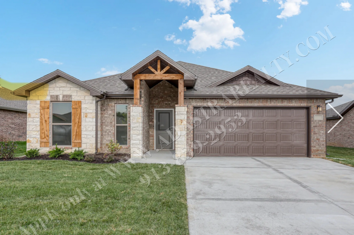 Foto principal - NEW Build 3 Bed 2 Bath Home in Lenexa - Co...