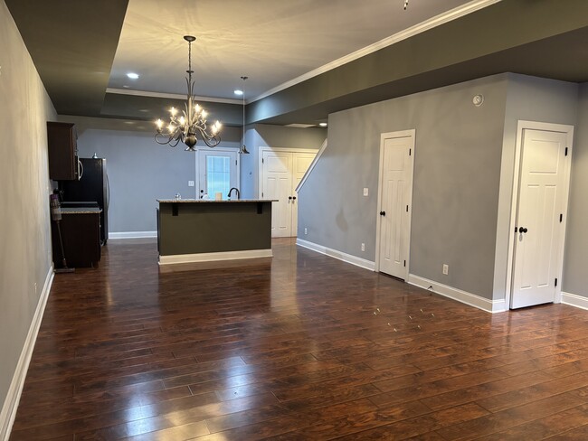 Building Photo - 107 Portico St