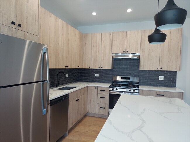 Foto del edificio - 4953 N Oakley Ave