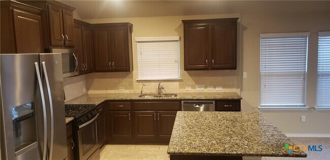 Building Photo - 117 Sawtooth Dr