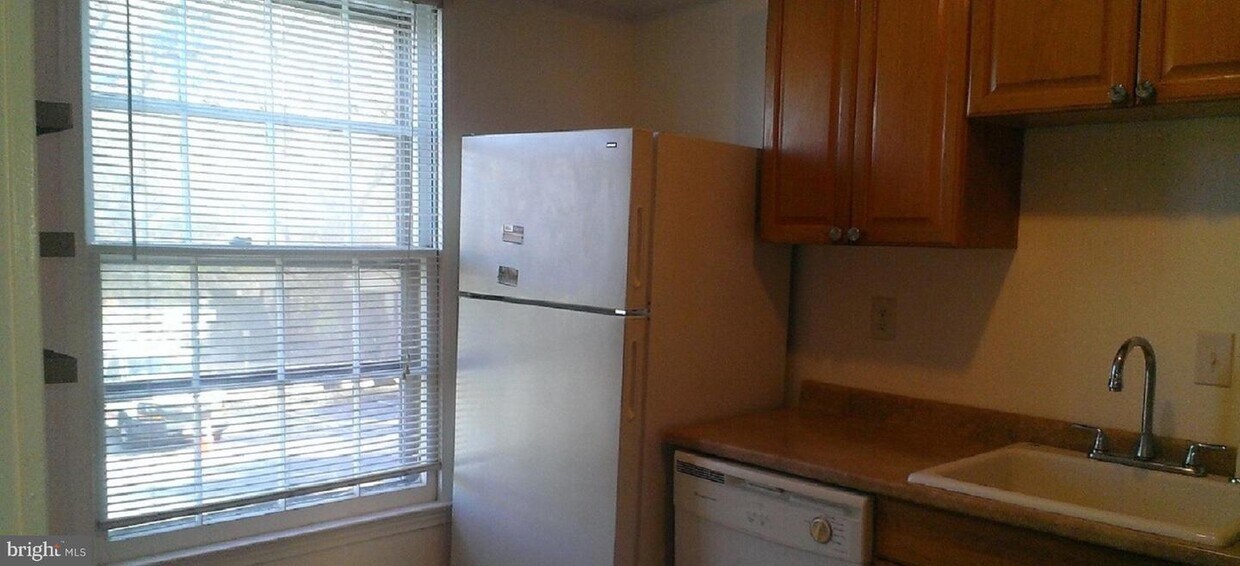 Foto principal - 6034 Westchester Park Dr