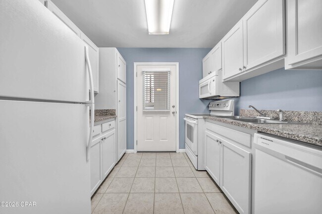 Foto del edificio - 2100 W Beach Dr