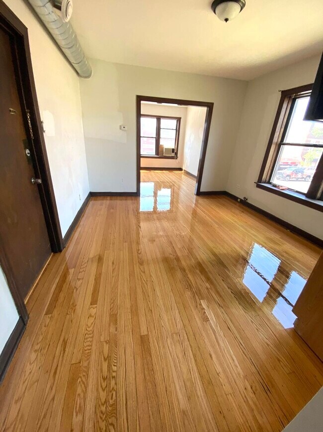 Foto del edificio - 4810 W Armitage Ave