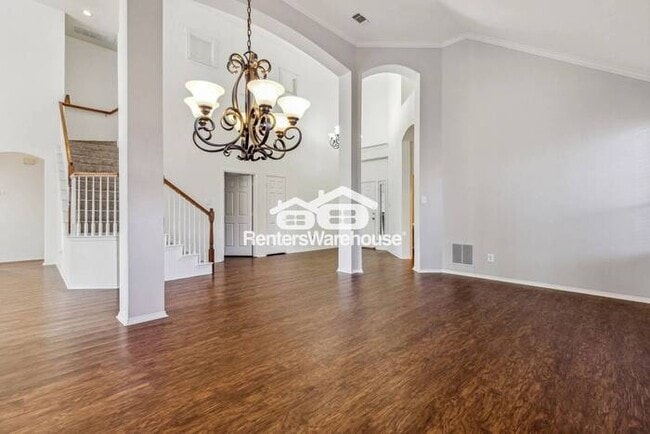 Building Photo - If you need space this home is for you!