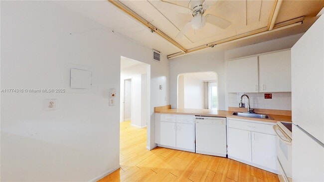 Building Photo - 1780 NE 191st St