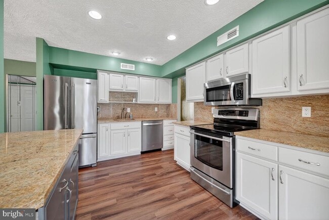 Building Photo - 15563 Peach Walker Dr