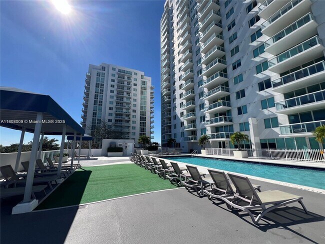 Foto del edificio - 1861 NW S River Dr