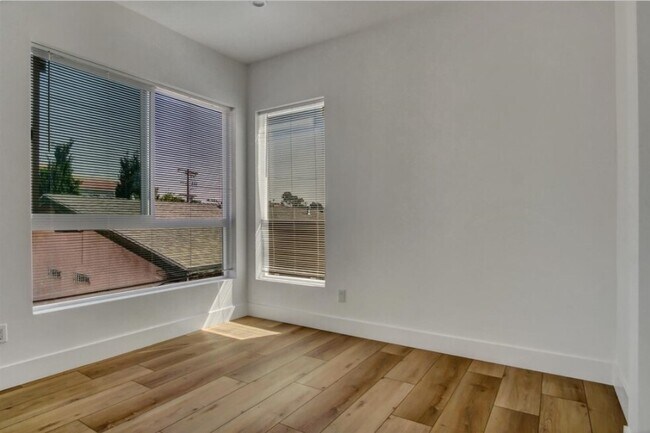 Foto del edificio - 236 N Park View St
