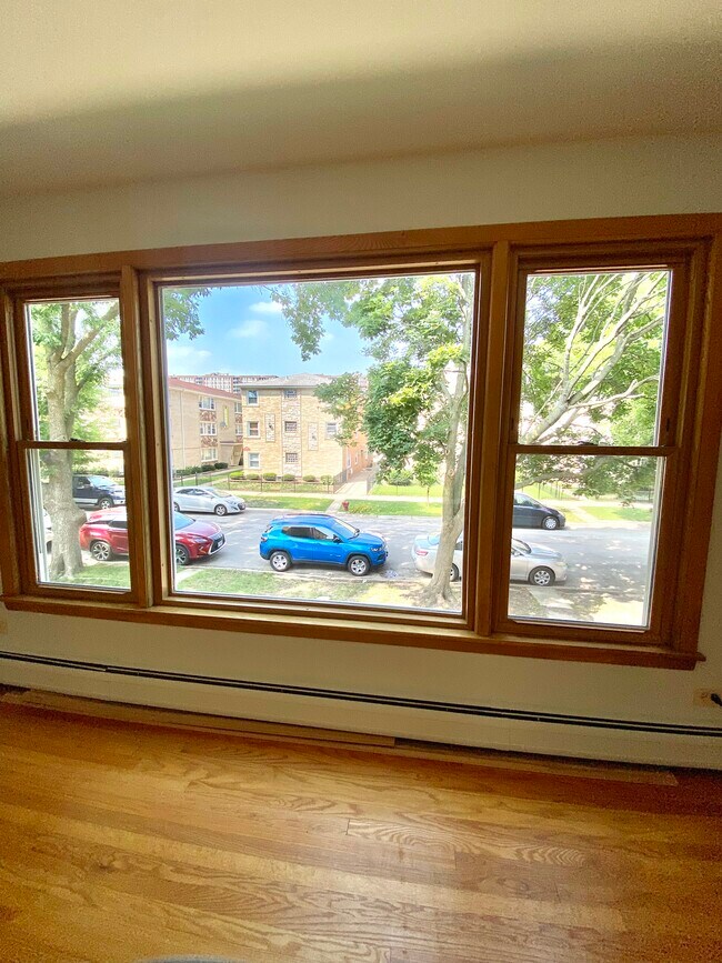 Foto del edificio - 8629 W Summerdale Ave
