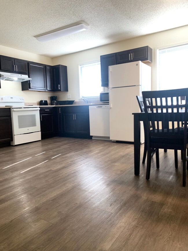 Building Photo - Ridgeview Heights - Newly Renovated Apts!