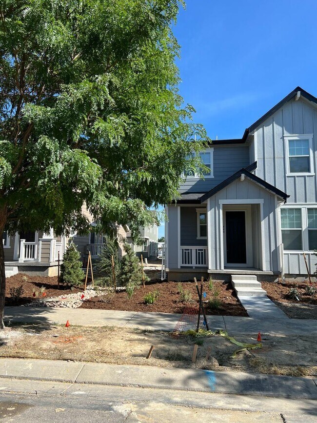 Building Photo - 3 br, 2.5 bath House - 440 Olympia Ave.