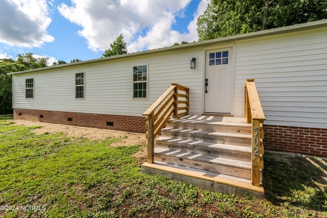 Building Photo - 502 E Branch Dr