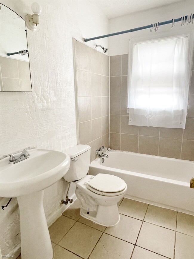 Building Photo - 1 br, 1 bath Duplex - 1428 North Hillside ...