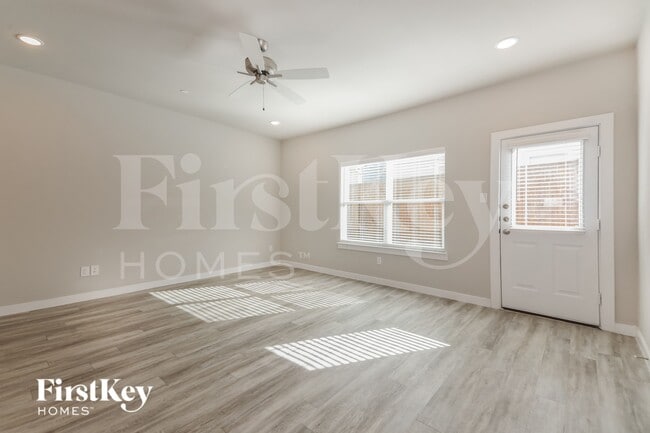 Building Photo - 322 Nima Ln