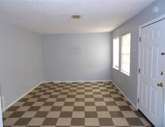 Building Photo - 4609 SW J Ave