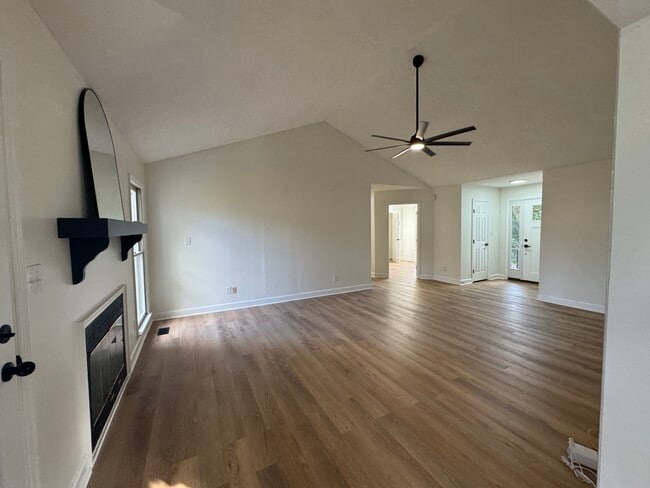 Foto del edificio - 1821 Swann St