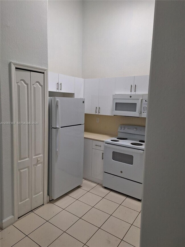 Foto del edificio - 1666 SE 27th Ct
