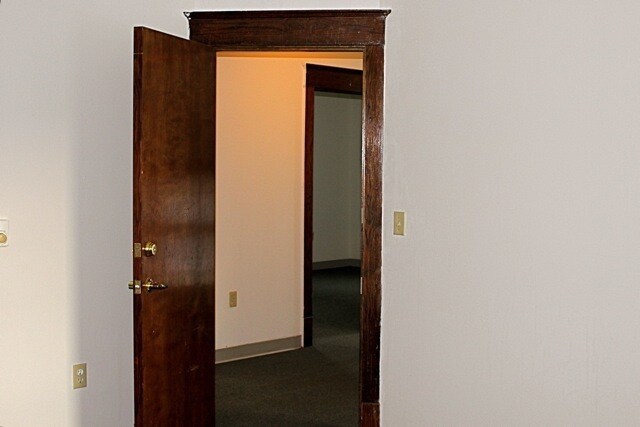 Foto del edificio - 519 W College Ave