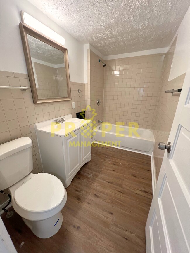 Building Photo - 2 bedrooms 1 bathroom house