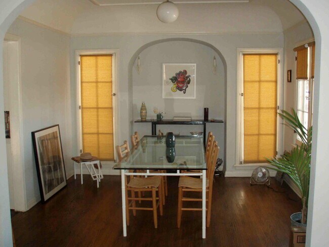 Building Photo - 3365 Tyburn St