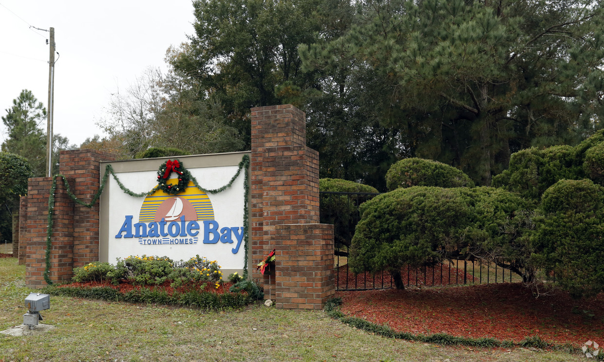 Foto del edificio - Anatole Bay Town Homes