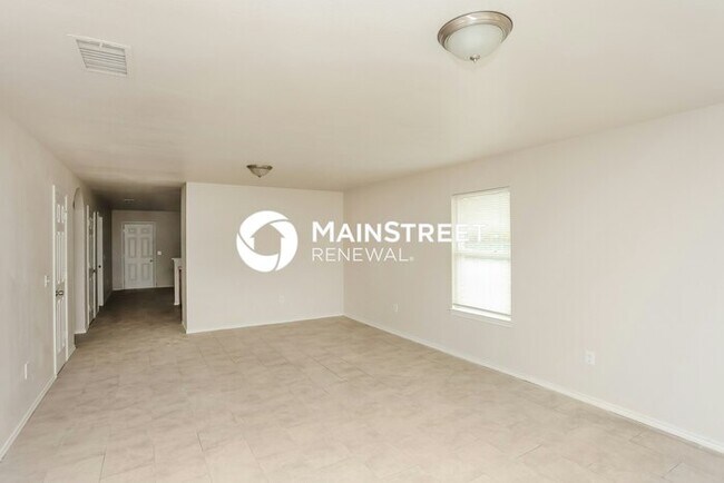 Building Photo - 3 Bedroom Pet-Friendly Home in Dallas, TX with Main Street Renewal