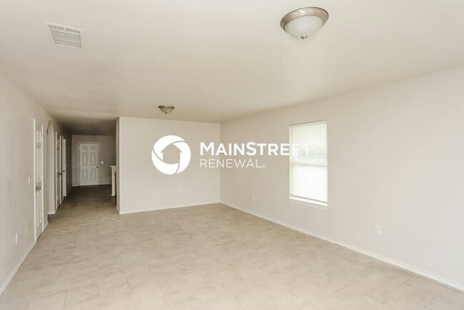 Photo - 3 Bedroom Pet-Friendly Home in Dallas, TX with Main Street Renewal
