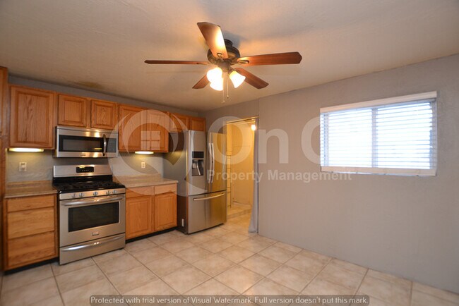 Foto del edificio - 4 Bedroom 2 Bath Home! DUAL RV gates!