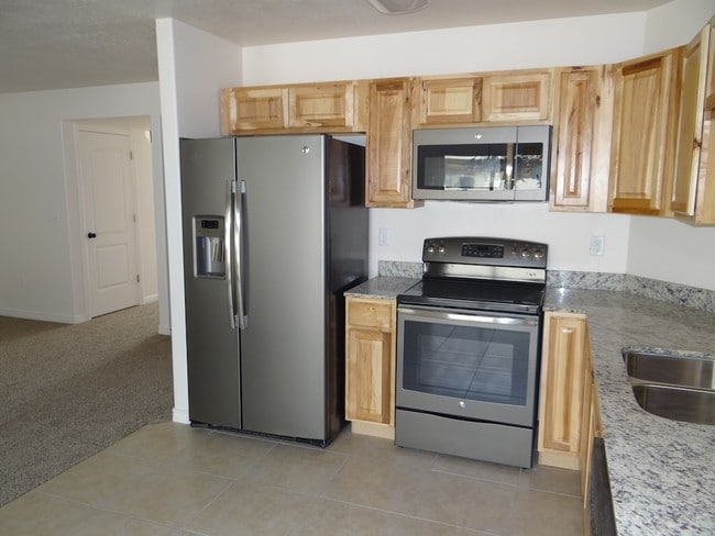 Building Photo - 860 S 550 E