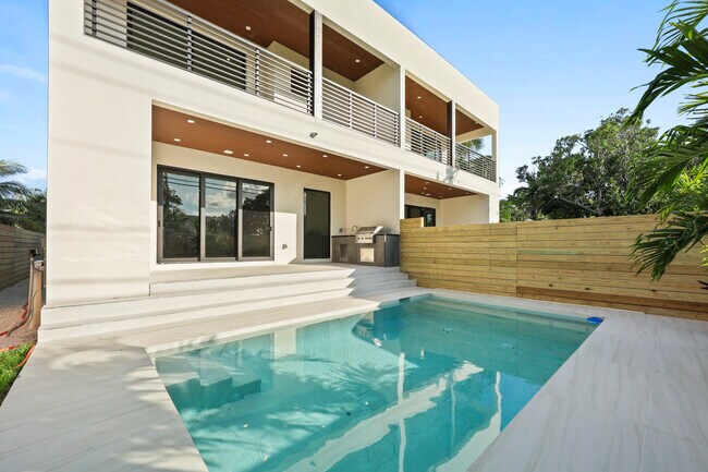 Foto del edificio - 1319 NE 13th Ave