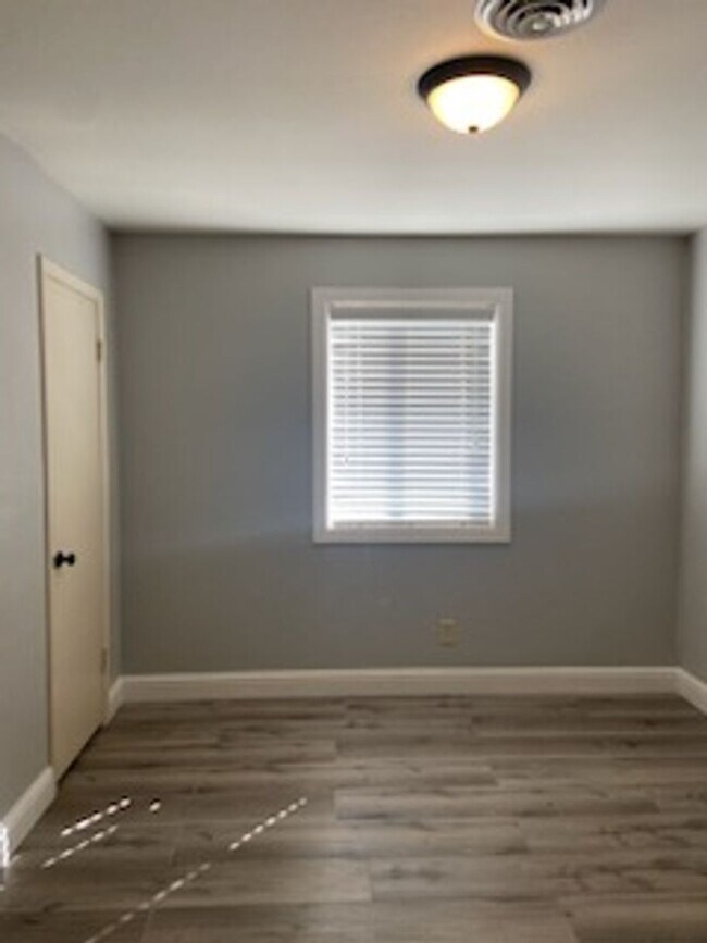 Foto del edificio - NEWLY REMODLED 3 BEDROOM HOUSE IN MARYSVILLE