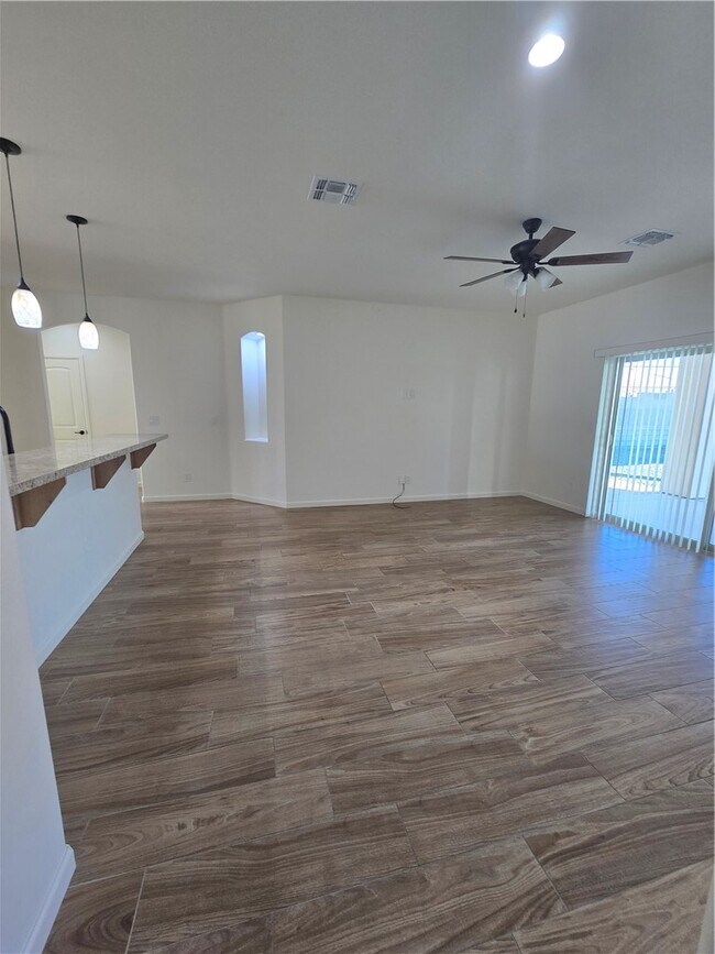 Foto del edificio - 2459 Davis Ridge Ave