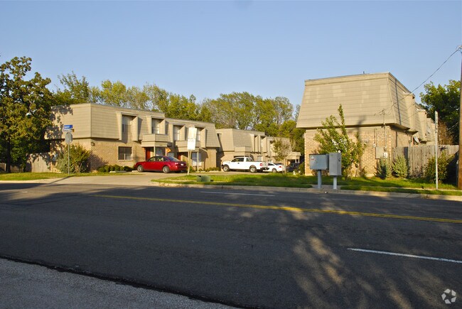 Building Photo - 6 Duplexes