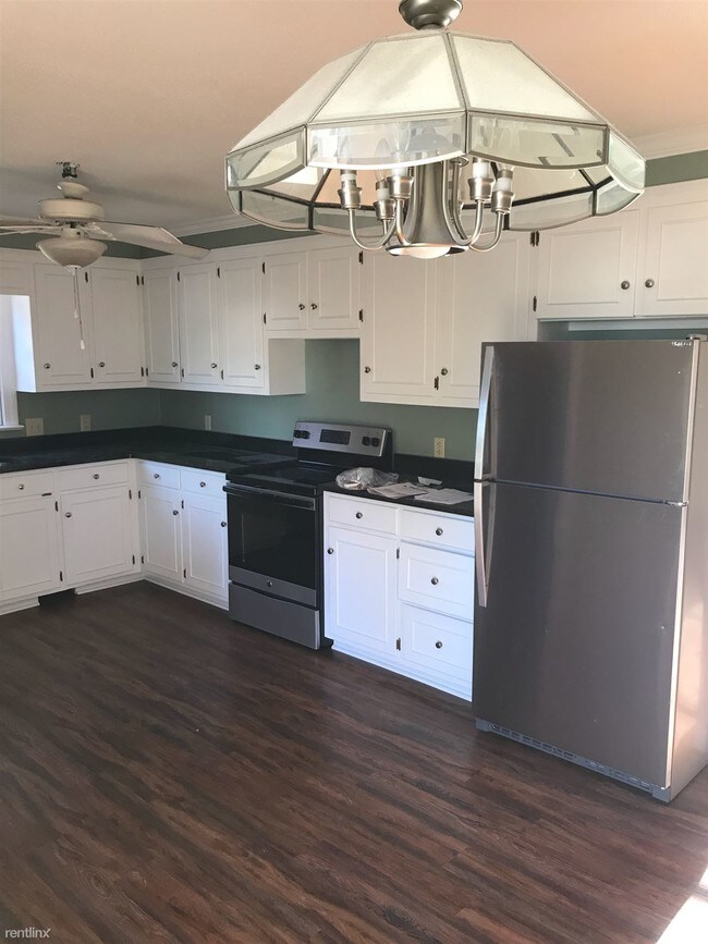 3 br, 2 bath House 1011 E Fire Tower Rd House for Rent in