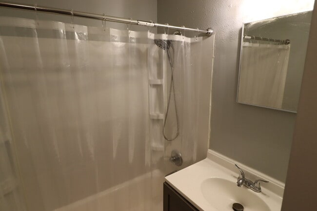 Foto del edificio - One Bedroom LOWER Duplex