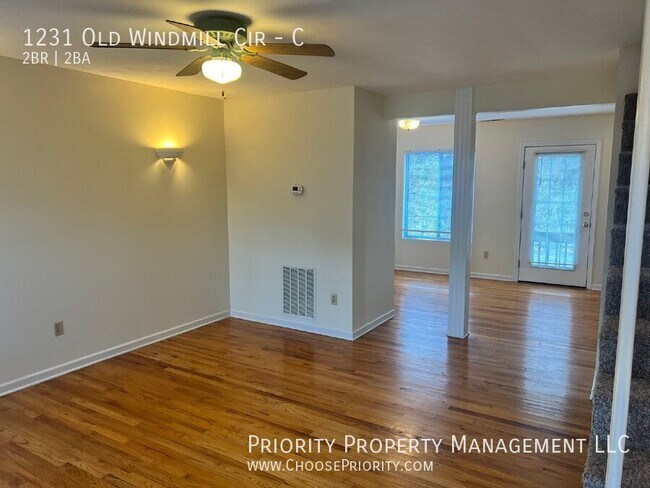 Foto del edificio - 1231 Old Windmill Cir