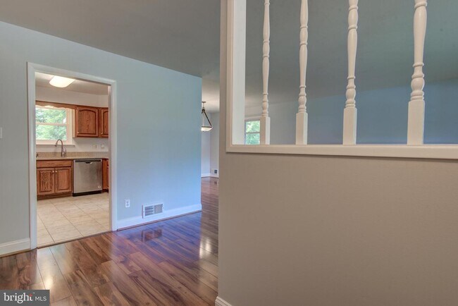 Building Photo - 8120 Drayton Ln