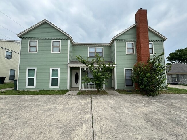 Building Photo - 2515 Bermuda Dr