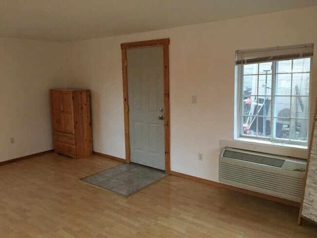 Building Photo - 418 3rd Ave N