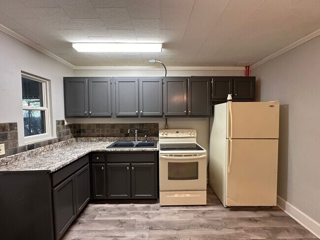 Building Photo - 6623 Clayton Ln