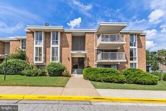 Building Photo - 2600 Indian Dr