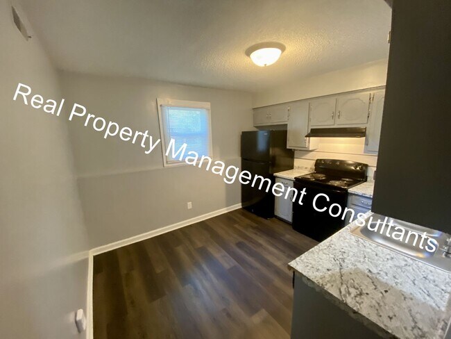 Foto del edificio - 2 Bedroom Home in Lee's Summit School District