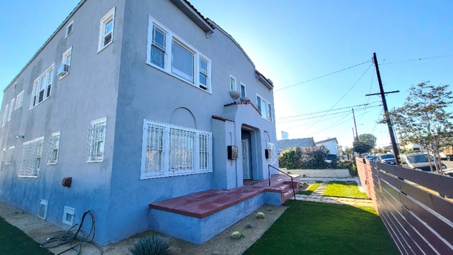 Building Photo - 3536 W 60th St