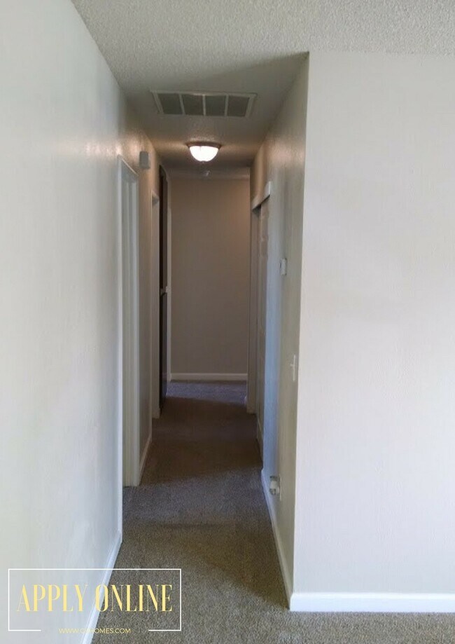 Foto del edificio - APPLY NOW FOR THIS LOVELY HOME! (Avail. 10...