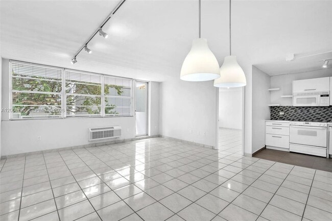 Building Photo - 5313 Collins Ave