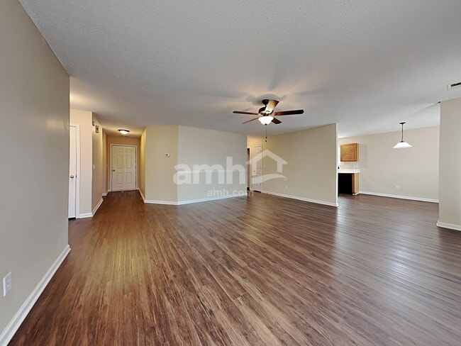 Foto del edificio - 430 Old Wood Ln